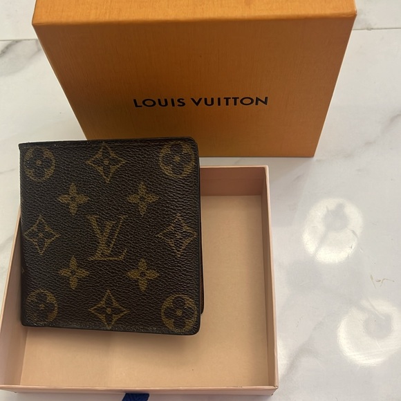 Louis Vuitton Mens Wallet - Picture 2 of 8